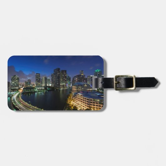 Erhöhte City-Skyline von Brickell Key Gepäckanhänger (Vorderseite horizontal)