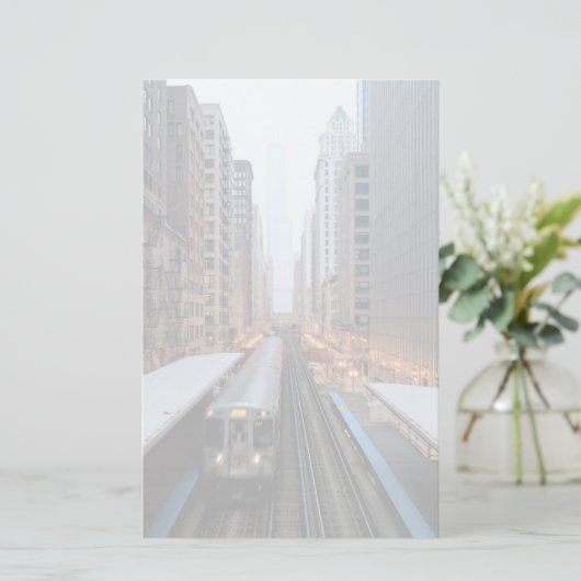 Erhöhte Schiene in im Stadtzentrum gelegenem Briefpapier (Stehend Vorderseite)