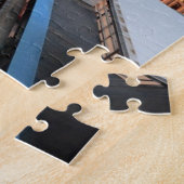 Erhöhte Schiene in im Stadtzentrum gelegenem Puzzle (Seite)