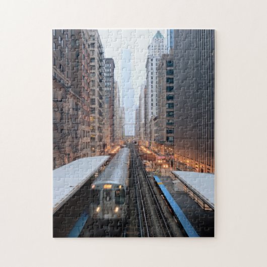 Erhöhte Schiene in im Stadtzentrum gelegenem Puzzle (Vertikal)