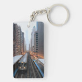 Erhöhte Schiene in im Stadtzentrum gelegenem Schlüsselanhänger (Rückseite)