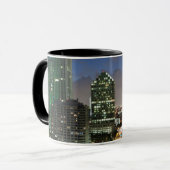 Erhöhte Stadt-Skyline Tasse (Vorderseite Links)