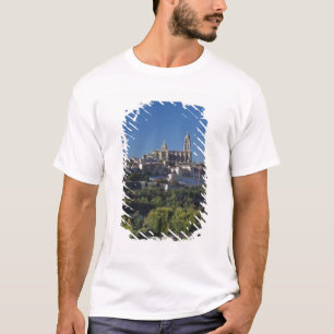 Erhöhte Stadtansicht mit der Kathedrale von Segovi T-Shirt