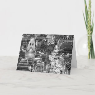 Erhöhte Stadtsicht bei Nacht mit Weihnachtsmarkt Feiertagskarte