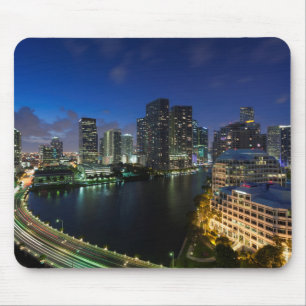 Erhöhte Stadtsilhouette von Brickell Key Mousepad