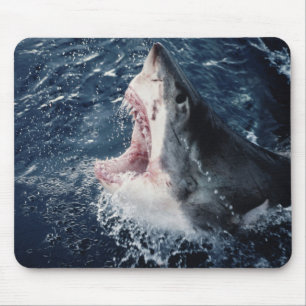 Erhöhter Haifisch offenem Mund Mousepad