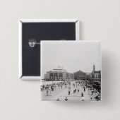 Erholungsorttouristen auf Esplanade Button (Vorne & Hinten)
