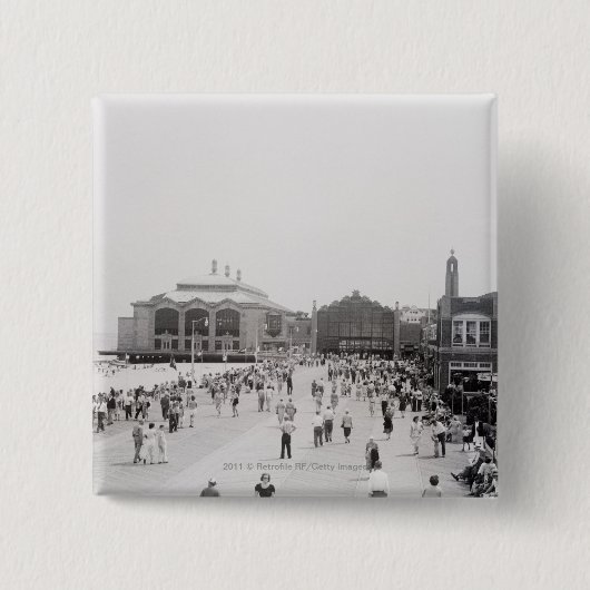 Erholungsorttouristen auf Esplanade Button (Vorderseite)