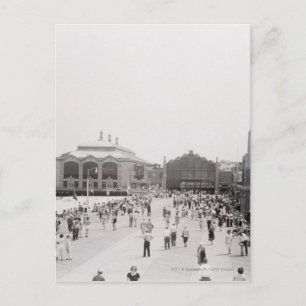 Erholungsorttouristen auf Esplanade Postkarte