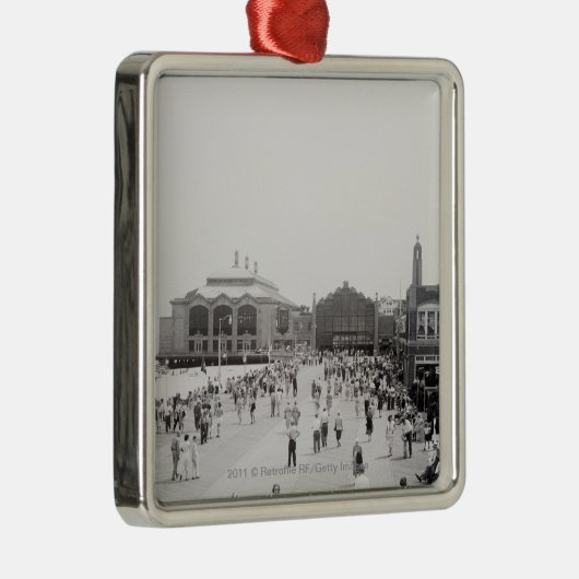 Erholungsorttouristen auf Esplanade Silbernes Ornament (Rechts)