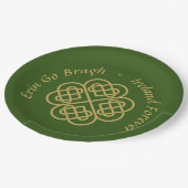Erin Go Bragh Gold Celtic Kleeblatt Pappteller (Schrägansicht)