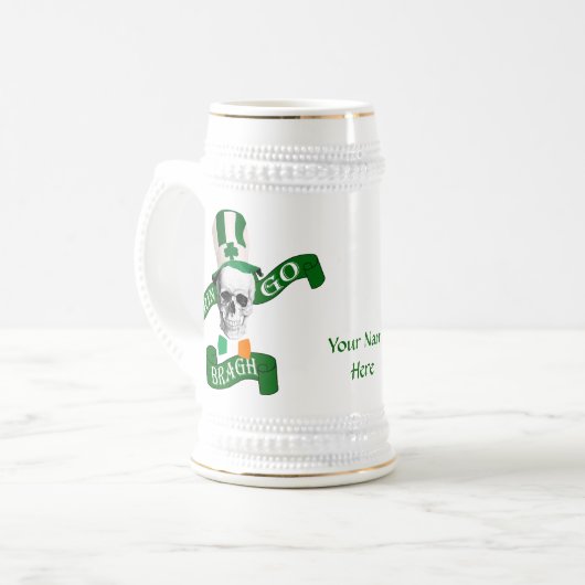 Erin lacht lustiges Irisch Bierglas (Vorderseite Links)