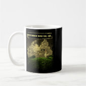 Erinnere dich wer du bist Lustiger Hühner Dinosaur Kaffeetasse (Links)
