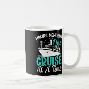 Erinnerungen schaffen, eine Kreuzfahrt nach der an Kaffeetasse