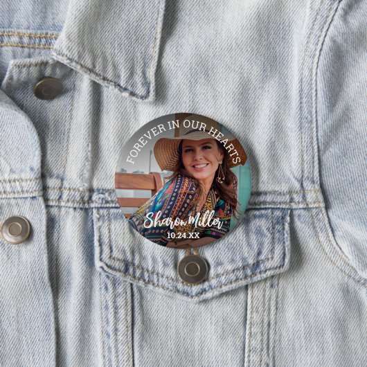 Erinnerungsschaltfläche Foto 'Forever in Our Heart Button (Beispiel)