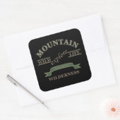 Erkunden Sie die wild lebende Bergwelt Quadratischer Aufkleber (Umschlag)