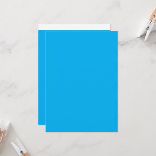 Erleben Sie die Schönheit eines blauen Himmels mit Einladung