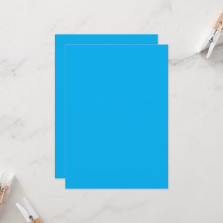 Erleben Sie die Schönheit eines blauen Himmels mit Einladung