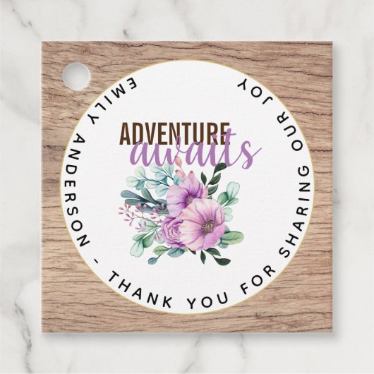 Erlebnis erwartet rustikale violette Blumen Babydu Geschenkanhänger (Vorderseite)