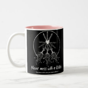 Ermächtigung der Verzauberung: Mit einer Hexe nie  Zweifarbige Tasse