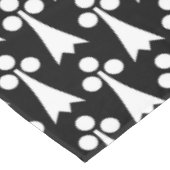 Ermine Pattern, mittelalterliches Muster, weiß auf Tischdecke (Schrägansicht)