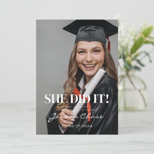 ERMITTLUNGSPARTEI SIE TATTE ES EINLADUNG (Stehend Vorderseite)