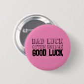 Ermutigungszitat Glück bringt oft rosa Button (Vorne & Hinten)