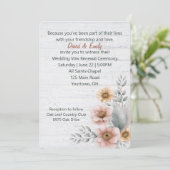 Erneuerbare Blume auf weißem Holz Einladung (Stehend Vorderseite)