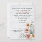 Erneuerbare Blume auf weißem Holz Einladung (Vorderseite)