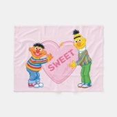 Ernie & Bert Big Valentine's Heart Fleecedecke (Vorderseite (Horizontal))