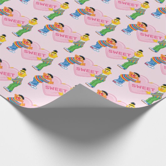 Ernie & Bert Big Valentine's Heart Geschenkpapier (Ecke)