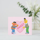 Ernie & Bert Big Valentine's Heart Postkarte (Stehend Vorderseite)