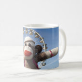 Ernie die Socken-Affe-Riesenrad-Tasse Kaffeetasse (VorderseiteRechts)