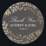 Ernte Blume Hochzeit Runder Aufkleber<br><div class="desc">Elegante goldene Blüte von Shelby Allison. Für passende Einladungen,  Antwortkarten,  Aufkleber und andere Artikel klicken Sie auf den unten stehenden Link,  um die gesamten Ernte-Blume anzuzeigen.</div>