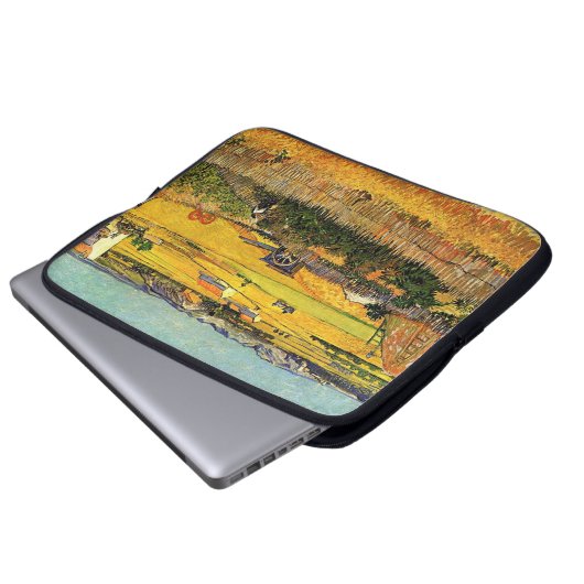 Ernte in La Crau mit Montmajour im Hintergrund Laptopschutzhülle (Vorne Knopf)