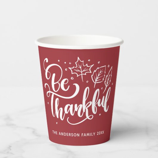 Erntedank Be dankful Script Harvest Burgundy Pappbecher (Rückseite)