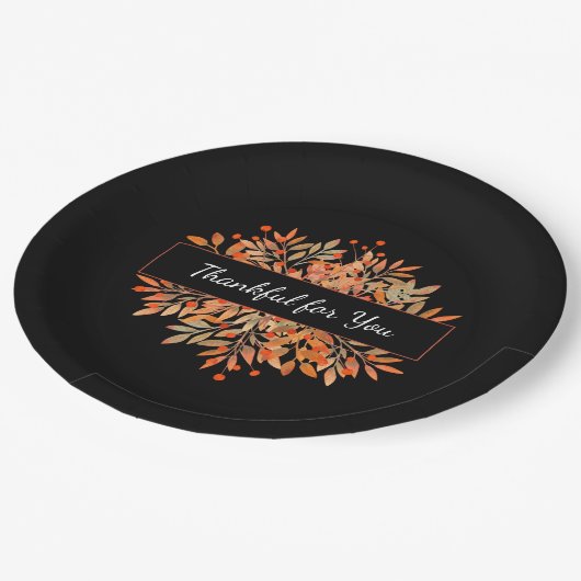 Erntedank Dark Orange Fall Foliage Pappteller (Schrägansicht)