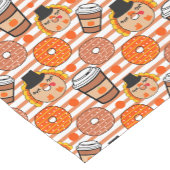 Erntedank Donuts und Kaffeefall Orangenstreifen Kurzer Tischläufer (Ecke)