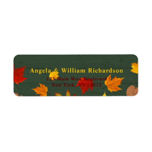 Erntedank fällt farbenfrohe Blätter auf Holz (Vorne)