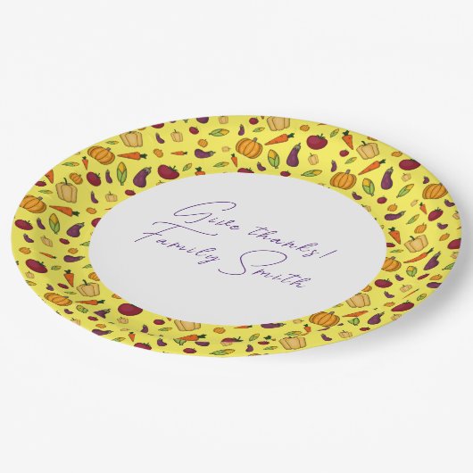 Erntedank Gemüsemuster gelb Brauch Pappteller (Schrägansicht)