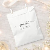 Erntedank | Grateful Elegante Script Holiday Geschenktütchen (Ausgeschnitten)