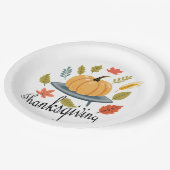 Erntedankblätter und Kürbis in Herbstfarben Pappteller (Schrägansicht)