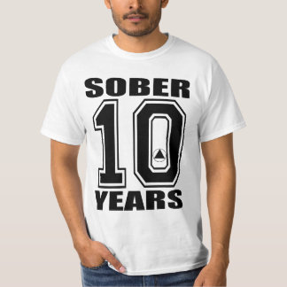 Ernüchtern Sie 10 Jahre schwärzen auf Weiß, T-Shirt