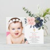 Erröten rosa Marineblaublumenmädchentaufe-Foto Einladung (Stehend Vorderseite)