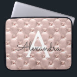 Erröten rosa Rosen-Goldelegantes Vintages Laptopschutzhülle<br><div class="desc">Erröten das rosa elegante Rosen-Gold,  Vintager Monogramm-Fall. Dieser Fall kann besonders angefertigt werden,  um Ihre Initiale und Vornamen einzuschließen.</div>