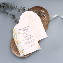 Errötende Pfirsich-Wildblumen-Bogen-Hochzeitseinla