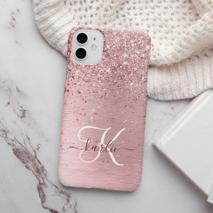 Errötendes Rosa Gebürstetes Metall Glitter Monogra iPhone 15 Hülle