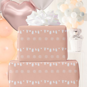 Errötendes Rosa Minimalistische Babymädchen-Party Geschenkpapier