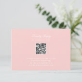 Errötendes Rosa mit Monogramm RSVP mit QR-Code-Sch (Stehend Vorderseite)