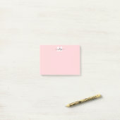 Errötendes Rosa Monogramm Post-it Klebezettel (Auf Schreibtisch)